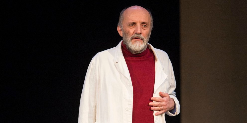 Μ.Βακούσης: «Στα 16 μου έπλενα σώματα νεκρών – Δεν φοβόμουν τον θάνατο»