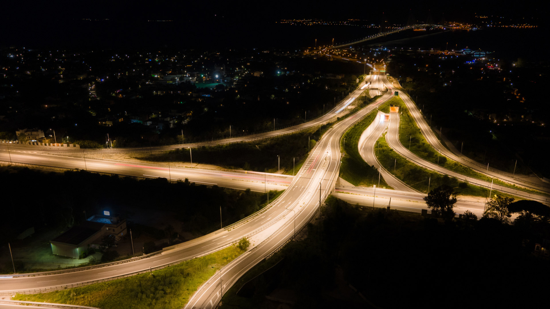 Νέος εντυπωσιακός φωτισμός ΑΙ στον αυτοκινητόδρομο Ελευσίνα – Κόρινθος – Πάτρα (βίντεο)
