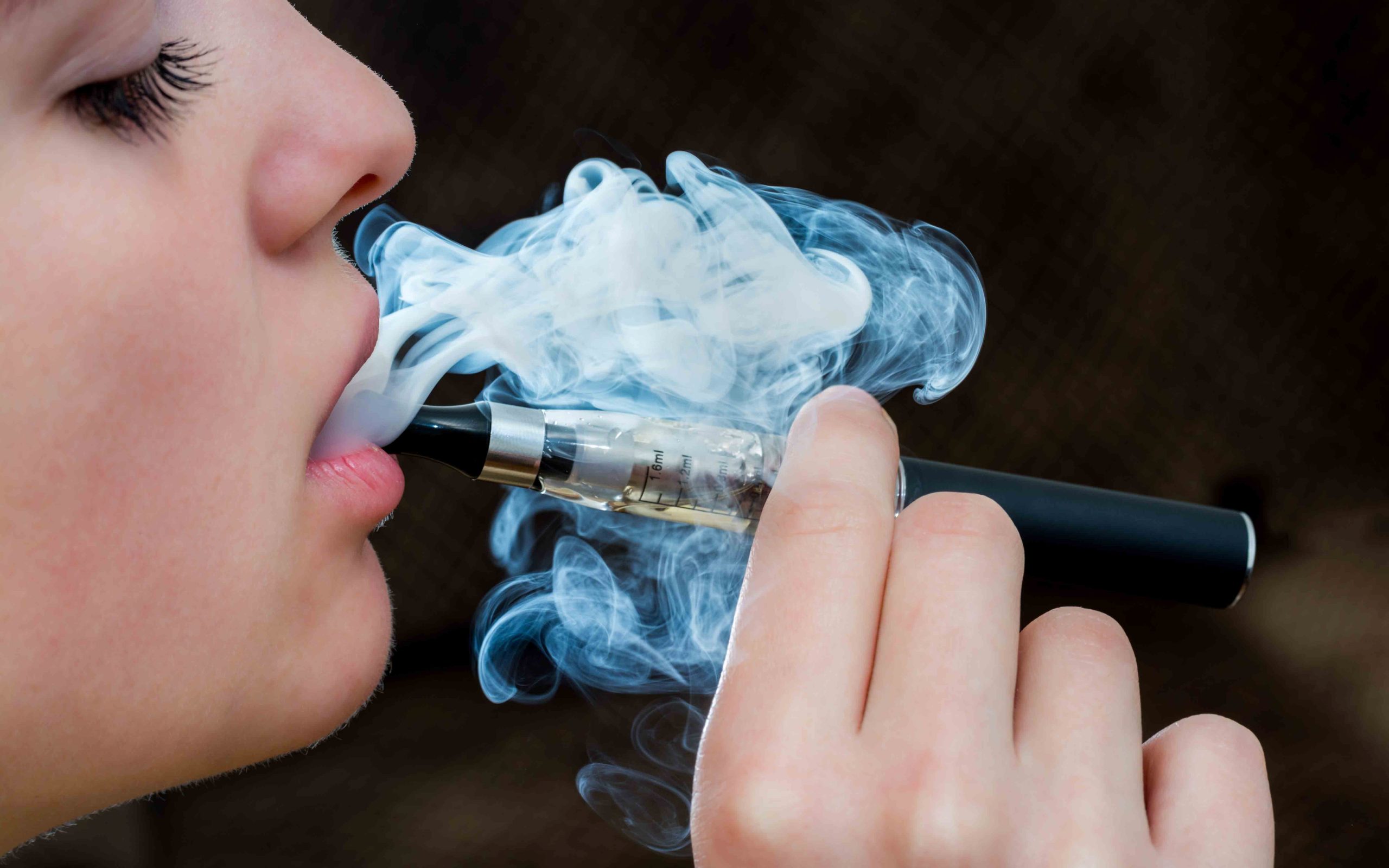 Νέα έρευνα αποκαλύπτει: Το άτμισμα αυξάνει τον κίνδυνο καρκίνου όπως το κάπνισμα