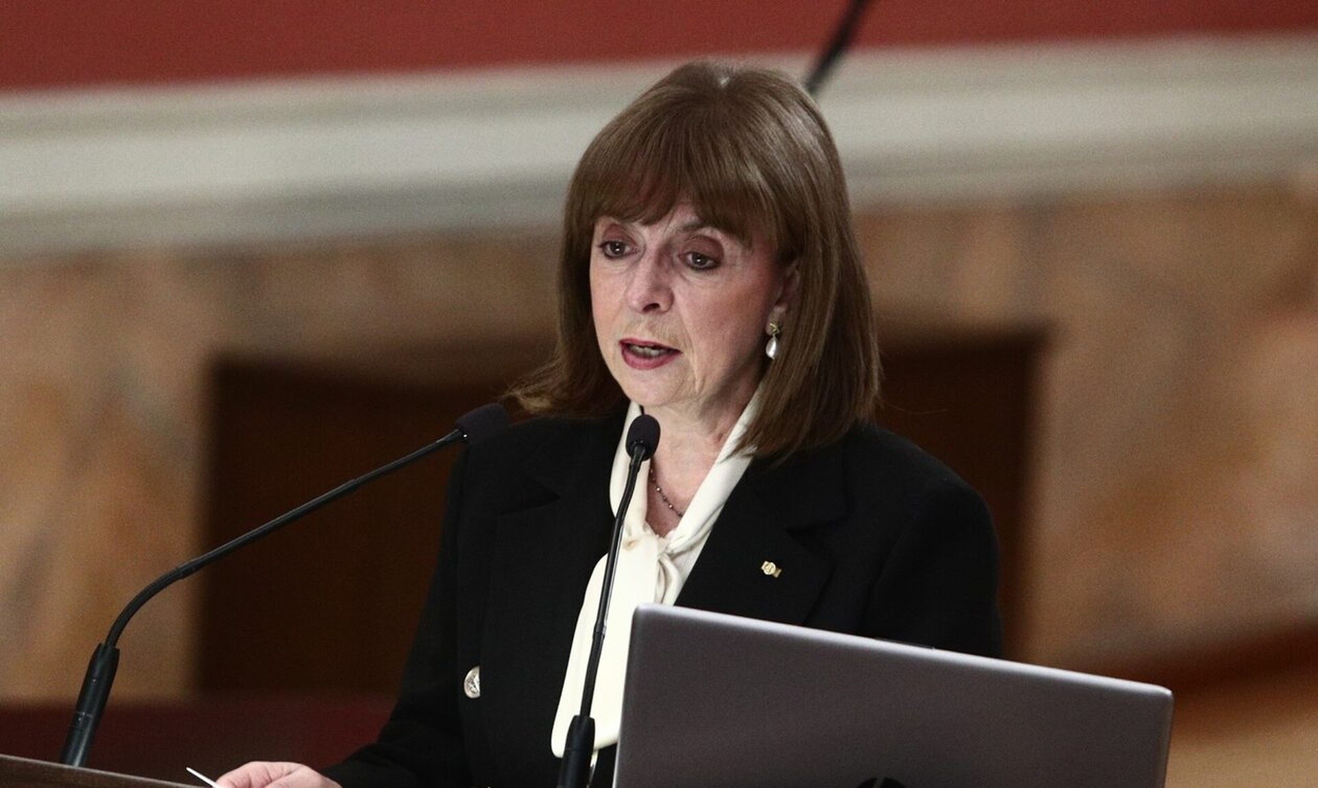 Κ.Σακελλαροπούλου: «Καταδικάζω απερίφραστα την πολύνεκρη τρομοκρατική επίθεση»