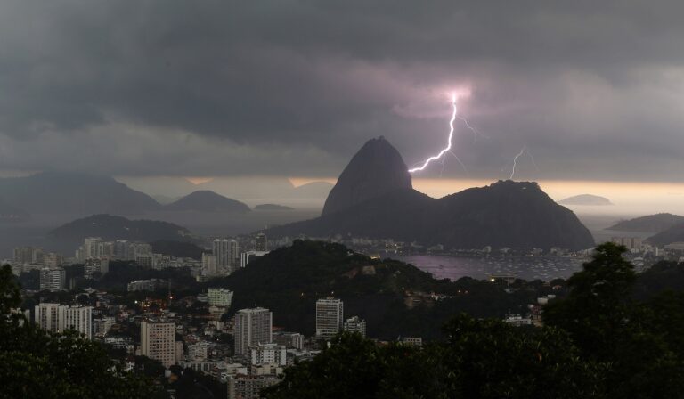 Βραζιλία: Καταρρακτώδεις βροχές προκάλεσαν τον θάνατο τουλάχιστον 20 ανθρώπων