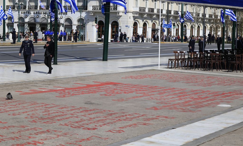 Παρέλαση 25ης Μαρτίου: Δεν καλύπτονται τα ονόματα των θυμάτων της τραγωδίας στα Τέμπη