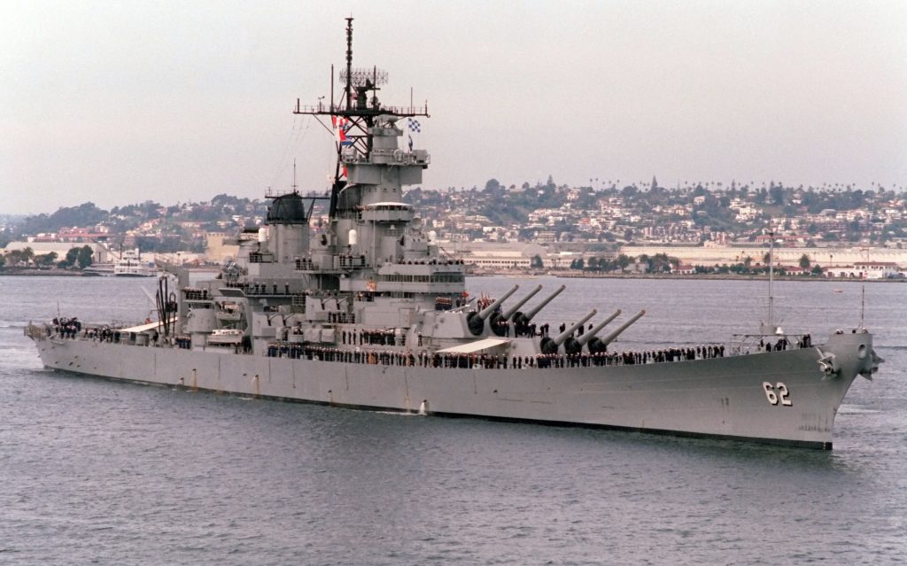 Το ιστορικό θωρηκτό USS New Jersey κάνει το πρώτο του ταξίδι μετά από 30 χρόνια (βίντεο)