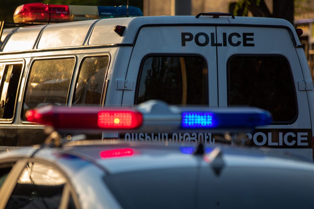 Αρμενία: Επίθεση με χειροβομβίδες σε αστυνομικό τμήμα στο Γερεβάν (βίντεο)