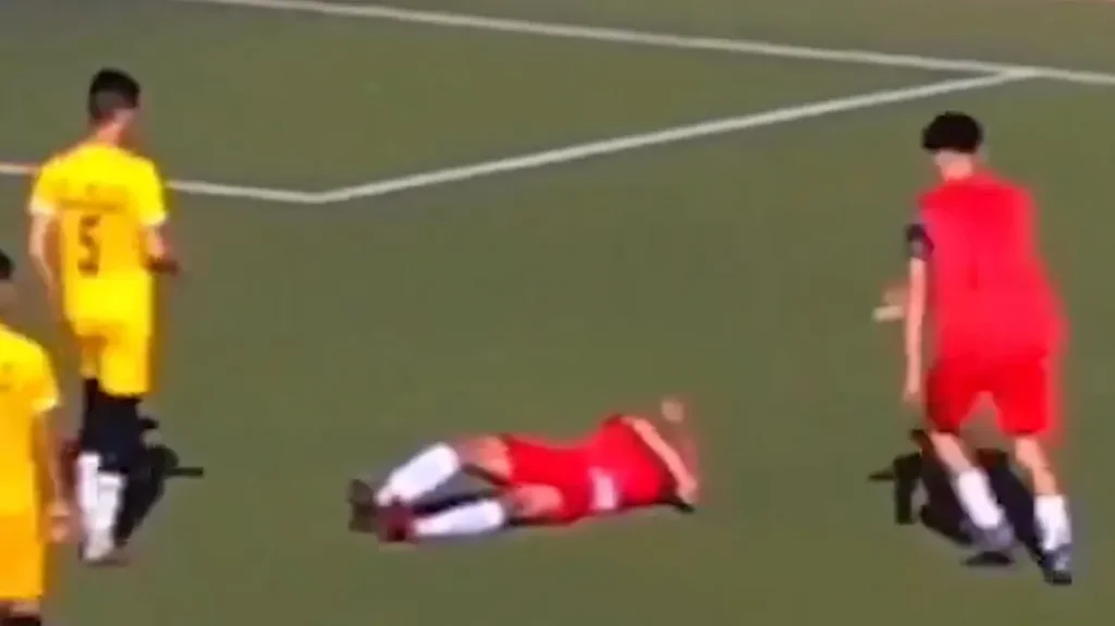 Αλγερία: 17χρονος ποδοσφαιριστής έχασε τη ζωή του από κλωτσιά στο συκώτι (βίντεο) 
