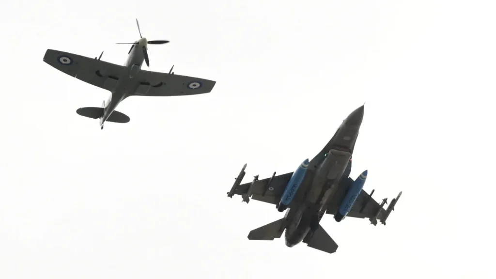 Η επετειακή διέλευση των Supermarine Spitfire για την Εθνική μας Επέτειο (βίντεο)