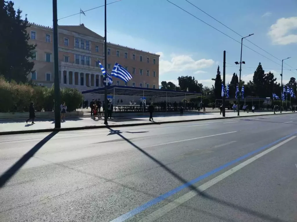 Ανοιχτό το κέντρο της Αθήνας μετά την παρέλαση – Κανονικά η κυκλοφορία των οχημάτων