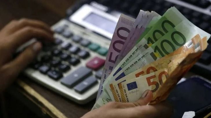 Κατώτατος μισθός: «Κλειδώνει» στα 830 ευρώ – Αύριο οι ανακοινώσεις του Κ.Μητσοτάκη