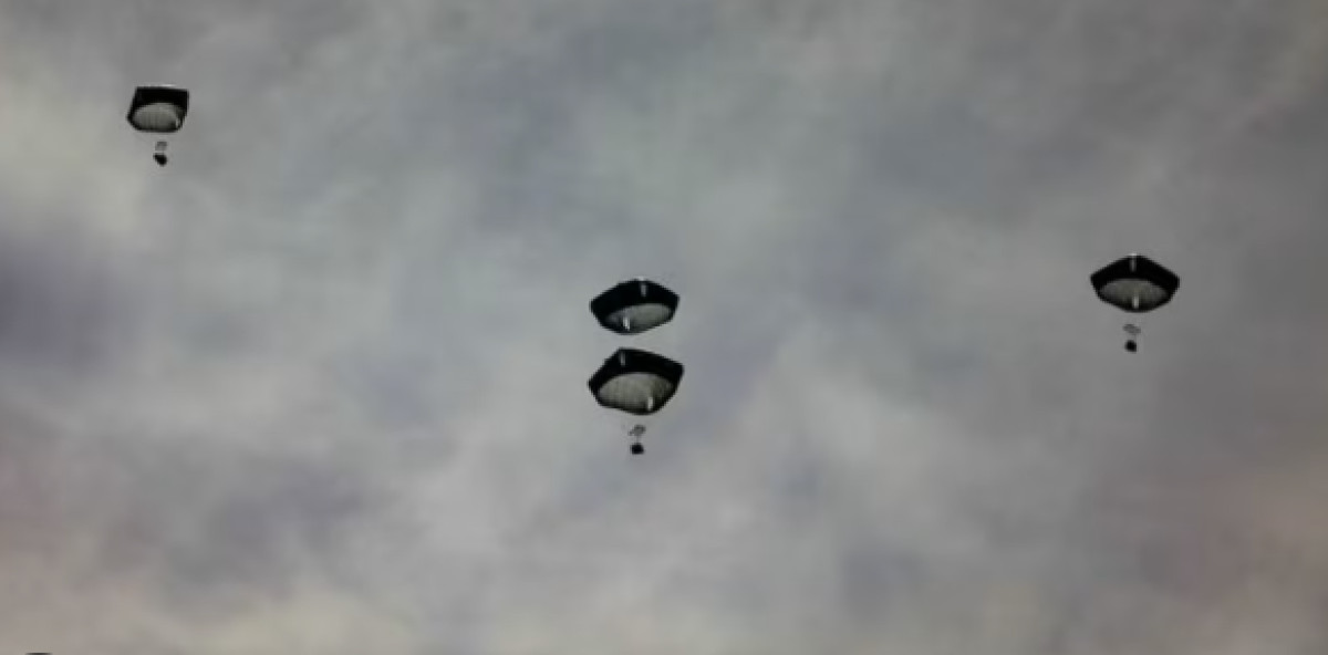 Ρίψη 10 τόνων βοήθειας στη Γάζα πραγματοποίησε για πρώτη φορά η Βρετανία