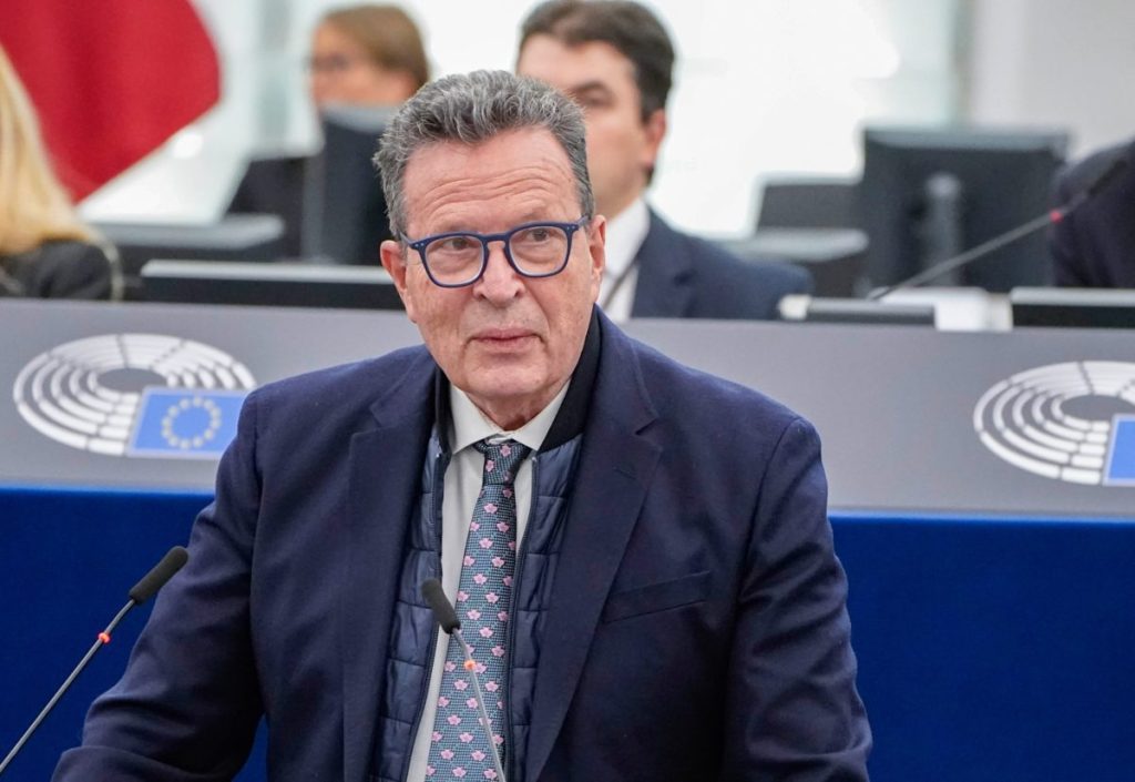 Γ.Κύρτσος: «Στην Ελλάδα ο πρωθυπουργός θα παραιτηθεί μόνο αν δεν έχει κάτι άλλο να πάρει»