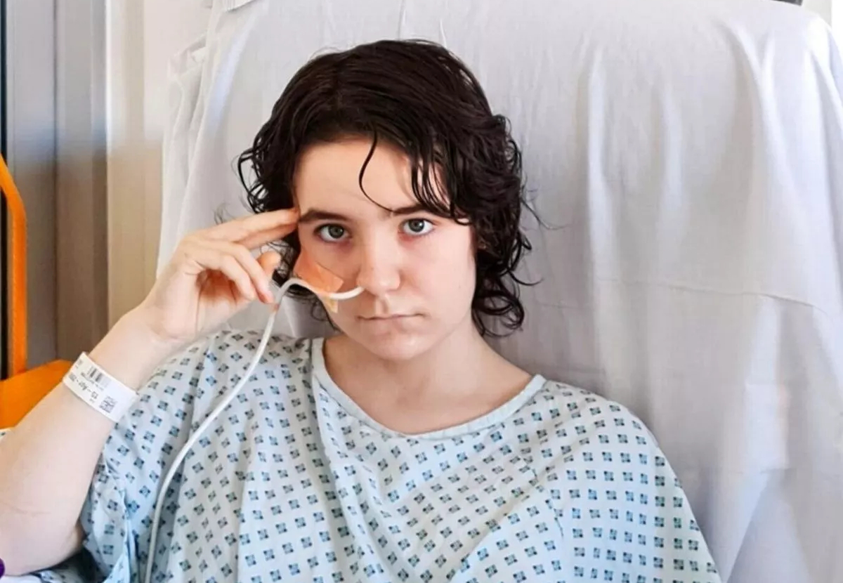 Λίβερπουλ: 15χρονη έπασχε από το σύνδρομο Ραπουνζέλ – Αφαίρεσαν από το στομάχι της μια μάζα μαλλιών βάρους… 3 κιλών