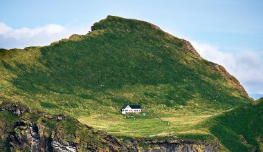 Αυτό είναι το πιο μοναχικό σπίτι του κόσμου – Σε ένα από τα πιο απομονωμένα νησιά όπου απαγορεύονται οι τουρίστες