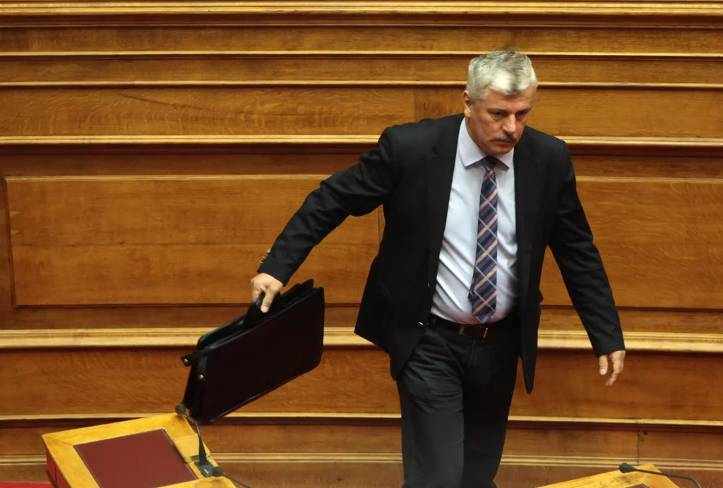 O ΣΥΡΙΖΑ ζητά τη διαγραφή του βουλευτή Μ.Ταμήλου μετά τη δήλωσή του για τα Τέμπη: «Δεν θα πάρουν μαντήλια να κλαίνε όλα τα Τρίκαλα»