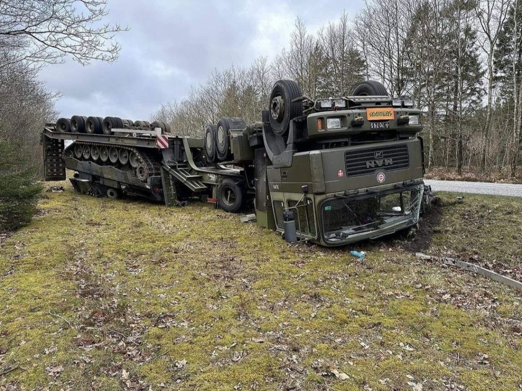 Για πρώτη φορά κοινές ασκήσεις Αυστραλίας με ΝΑΤΟ επί ευρωπαϊκού εδάφους και δεν γλίτωσε την ανατροπή άρματος!
