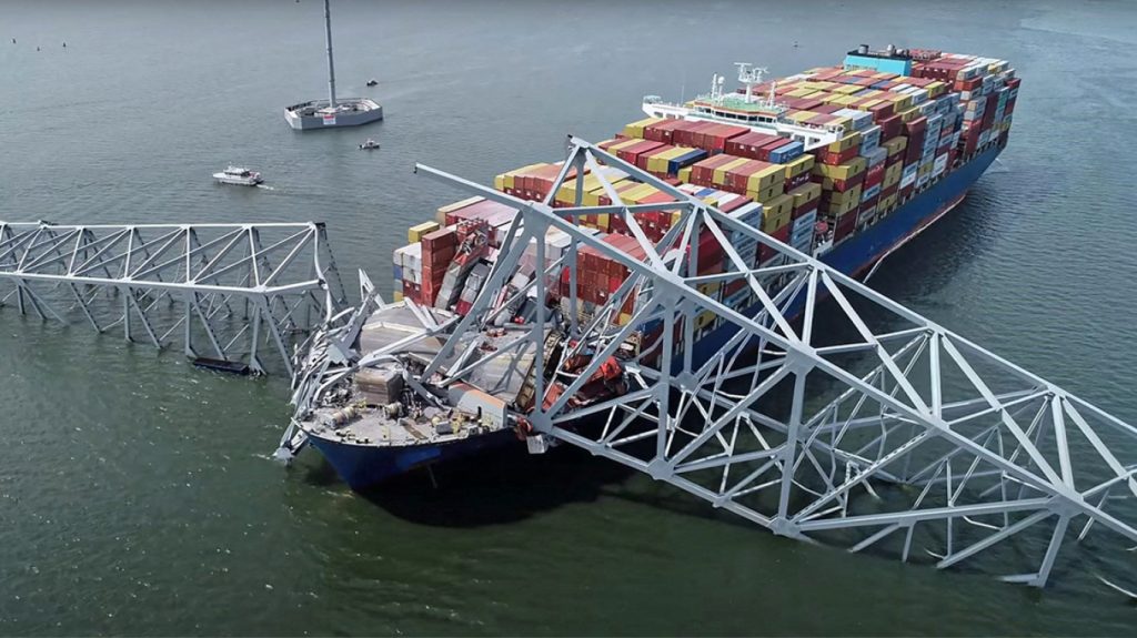 Κατάρρευση γέφυρας στην Βαλτιμόρη: Βρέθηκε το «μαύρο κουτί» του πλοίου – Οι αναφορές για νοθευμένα καύσιμα στις γεννήτριες