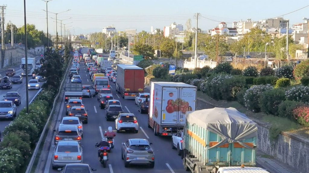 Στο «κόκκινο» η κίνηση στους δρόμους της Αττικής – Πού υπάρχει μποτιλιάρισμα (χάρτης)