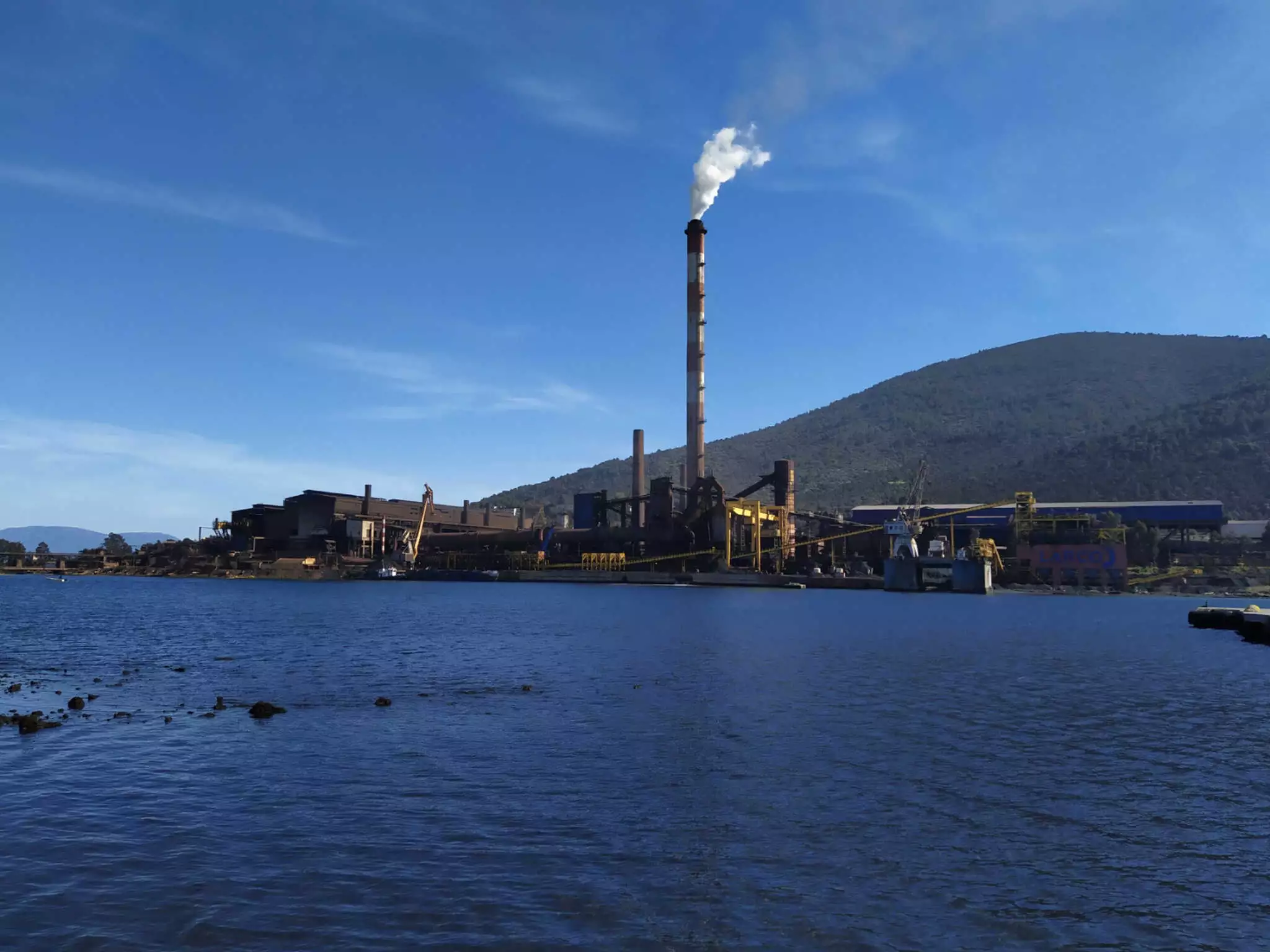 ΛΑΡΚΟ: Κατάληψη στο εργοστάσιο της εταιρείας στη Λάρυμνα Φθιώτιδας – Οι εργαζόμενοι ζητούν την επαναλειτουργία του