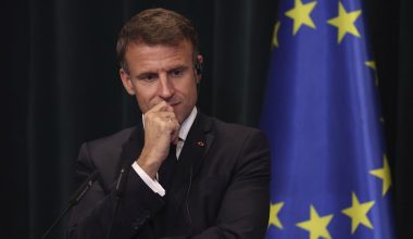 Ξέφυγε το δημόσιο χρέος στην Γαλλία: «Θα χρειαστούν περικοπές δαπανών»