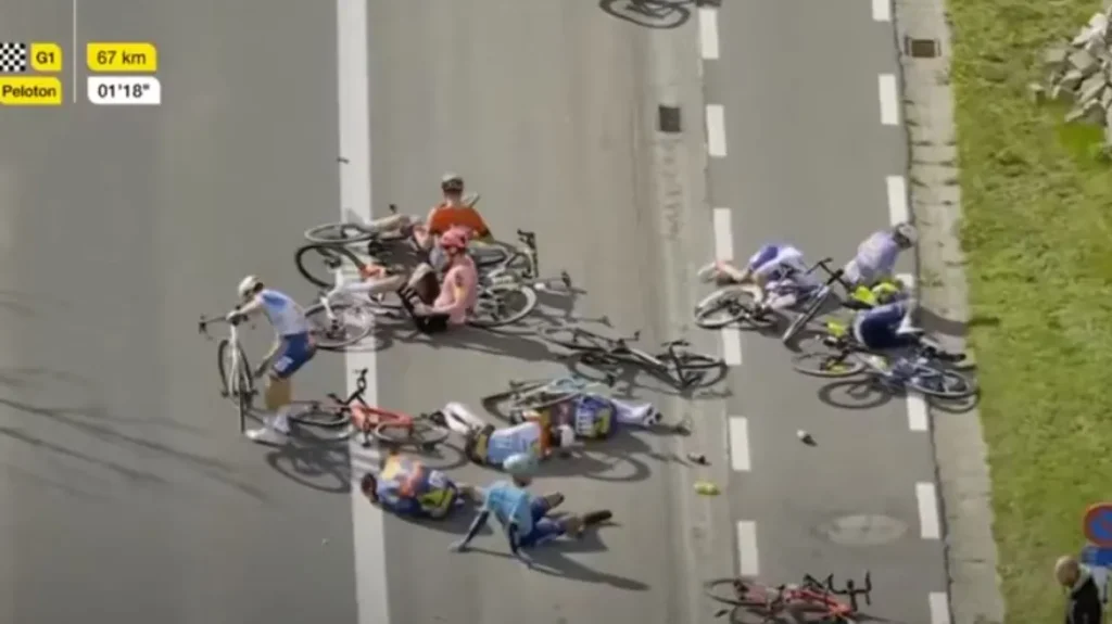 Βέλγιο: Ομαδική πτώση ποδηλατών σε αγώνα – Παγκόσμιος πρωταθλητής ανάμεσα στους τραυματίες (βίντεο)