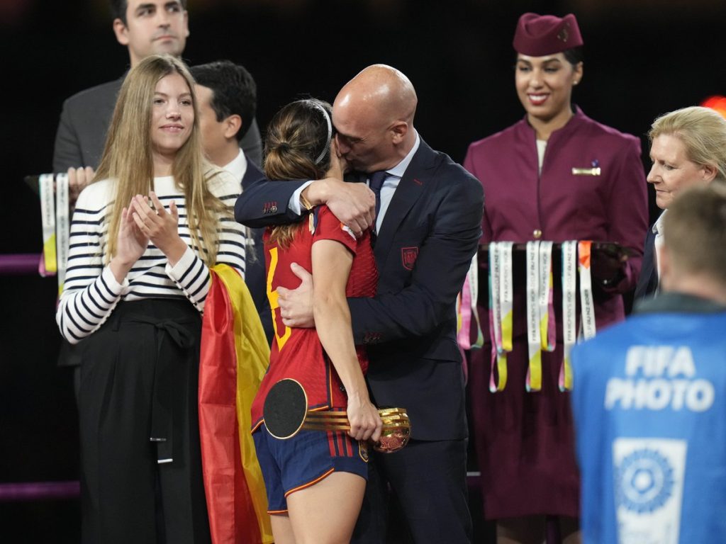 Λ.Ρουμπιάλες: Η Εισαγγελέας ζήτησε να φυλακιστεί για το μη συναινετικό φιλί στην Χ.Ερμόσο