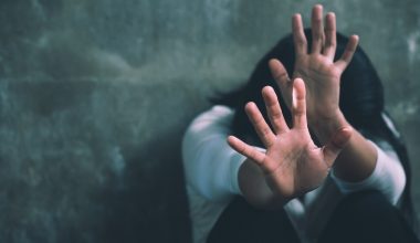 Λάρισα: Ξεσπά 21χρονη που κατήγγειλε μεγαλογαιοκτήμονα – «Με βίασε όταν ήμουν 11 ετών σε καρότσα»