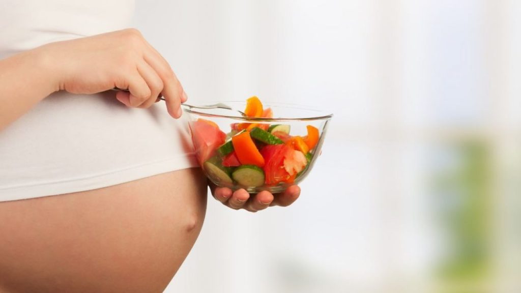 Δείτε πώς επηρεάζονται τα χαρακτηριστικά του προσώπου μας από τη διατροφή που έκανε η μητέρα μας στην εγκυμοσύνη