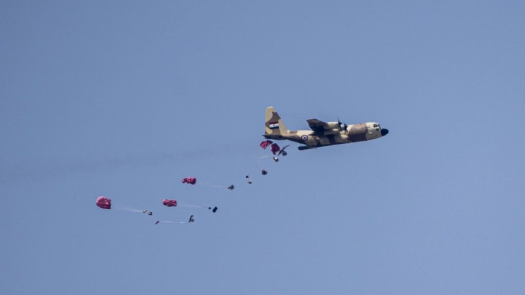 Ισπανικά αεροσκάφη έριξαν από αέρος 26 τόνους ανθρωπιστικής βοήθειας στη Γάζα