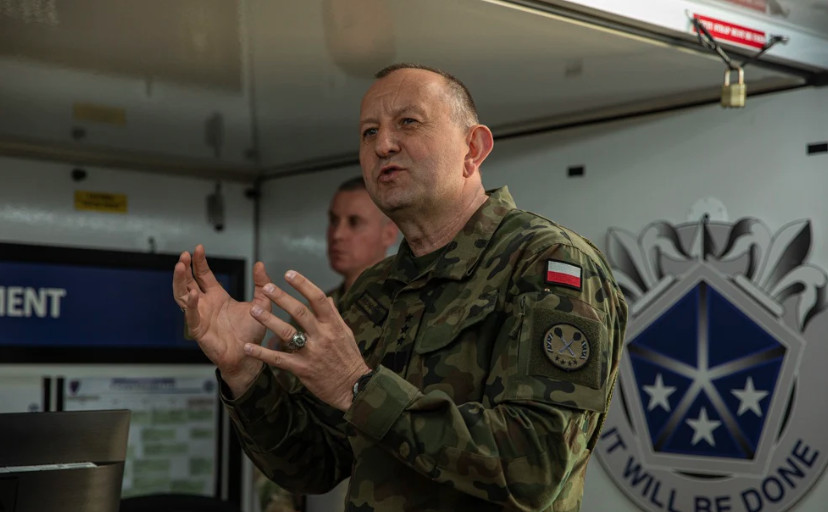 Το πολωνικό ΥΠΑΜ έπαυσε των καθηκόντων του τον διοικητή του Eurocorps μετά από έρευνα αντικατασκοπείας