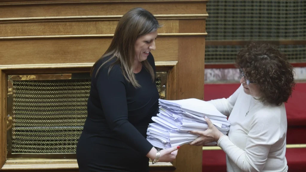 Κ.Τασούλας για Ζ.Κωνσταντοπούλου: «Φέρτε της μια ντουντούκα δεν την ακούμε»