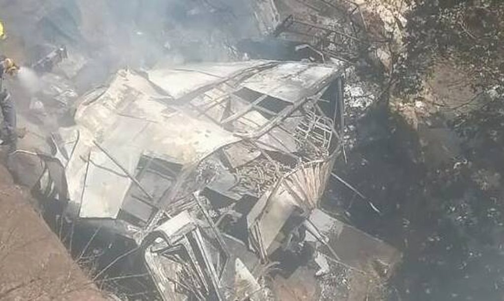 Νότια Αφρική: Τουλάχιστον 45 νεκροί μετά από πτώση λεωφορείου από γέφυρα