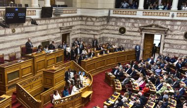 Βουλή: Απορρίφθηκε η πρόταση δυσπιστίας