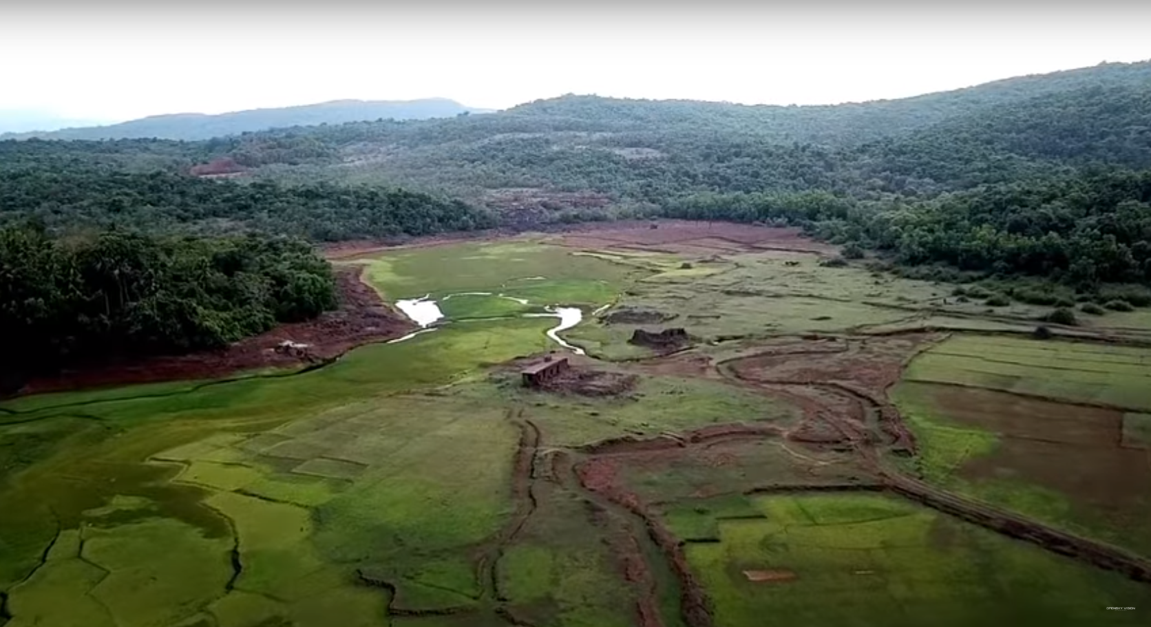 Το χωριό που 11 μήνες τον χρόνο βρίσκεται κάτω από το νερό (βίντεο)