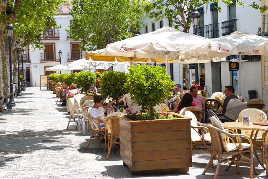 Ανδαλουσία: Όσοι θέλουν να κάτσουν στη σκιά στο εστιατόριο θα πληρώνουν έξτρα