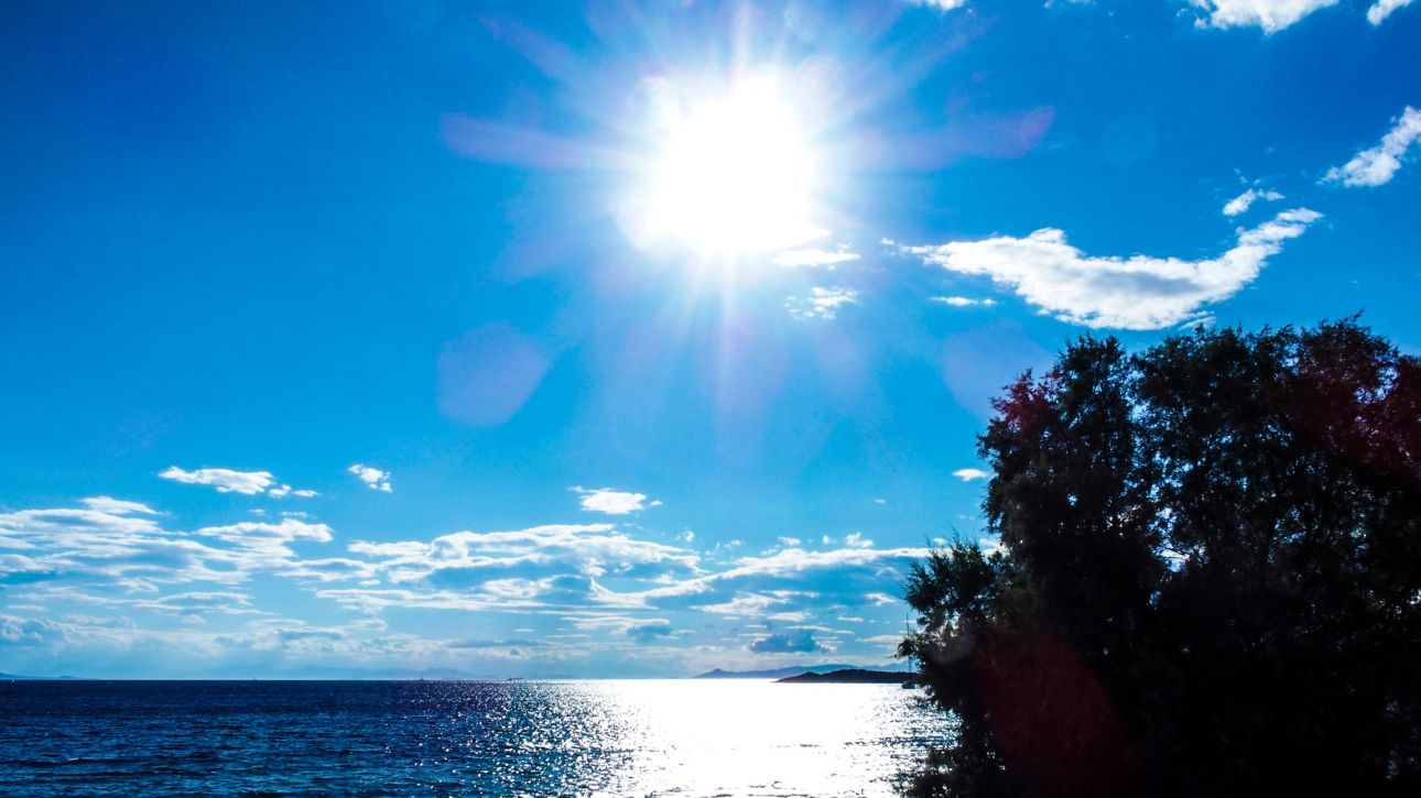 Καιρός το Σαββατοκύριακο: Συνεχίζονται οι υψηλές θερμοκρασίας – Έως 27 βαθμούς ο υδράργυρος