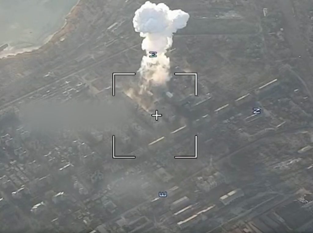 Τα αποτελέσματα ρίψης μιας ρωσικής βόμβας 1500 λιβρών στο υπό ουκρανική κατοχή Σούμι