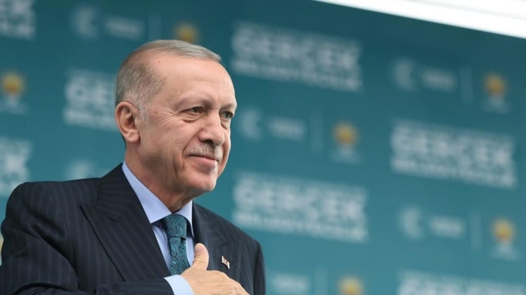 Οι τελευταίες δημοσκοπήσεις για τις δημοτικές εκλογές στην Τουρκία και η προσευχή του Ρ.Τ.Ερντογάν στην Αγία Σοφία
