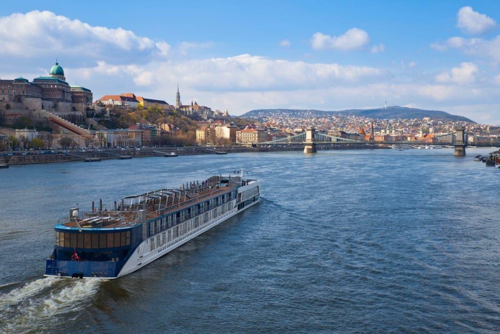 Αυστρία: Βουλγάρικο κρουαζιερόπλοιο προσέκρουσε σε τσιμεντένιο τοίχο στο Δούναβη – 17 τραυματίες