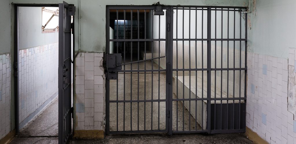 Φυλακές Τρικάλων: Προσπάθησε να “περάσει” ναρκωτικά μέσα σε αθλητικά παπούτσια