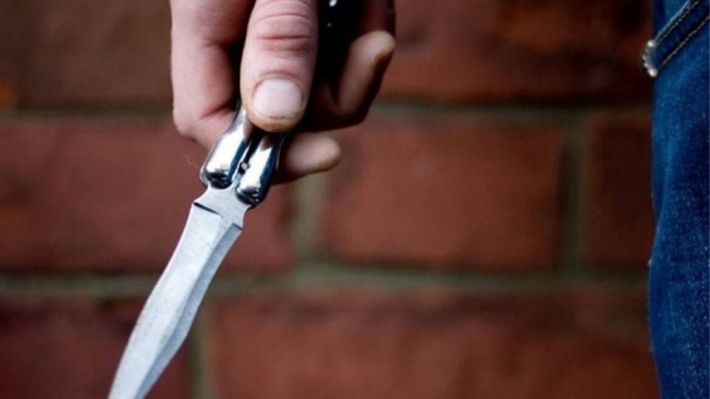 Κρήτη: Απείλησαν αλλοδαπό με μαχαίρι στη μέση της πλατείας