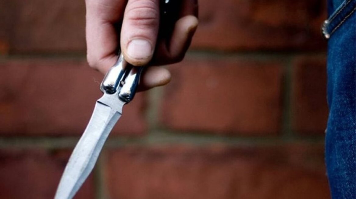 Κρήτη: Απείλησαν αλλοδαπό με μαχαίρι στη μέση της πλατείας