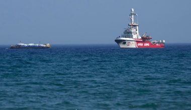 Συνεχίζουν την πορεία τους προς τη Γάζα τα τρία πλοία που μεταφέρουν ανθρωπιστική βοήθεια από την Κύπρο