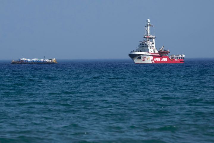 Συνεχίζουν την πορεία τους προς τη Γάζα τα τρία πλοία που μεταφέρουν ανθρωπιστική βοήθεια από την Κύπρο
