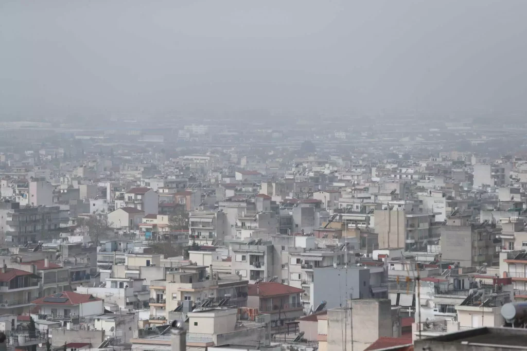 Θεσσαλονίκη: Η αφρικανική σκόνη «τύλιξε» την πόλη – Δείτε εικόνες