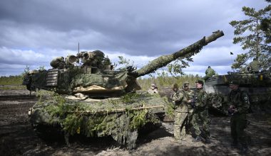 Ουκρανία: Οι ρωσικές δυνάμεις μεταφέρουν πολλά αιχμαλωτισμένα Μ1Α1 Abrams στην Μόσχα! (βίντεο)