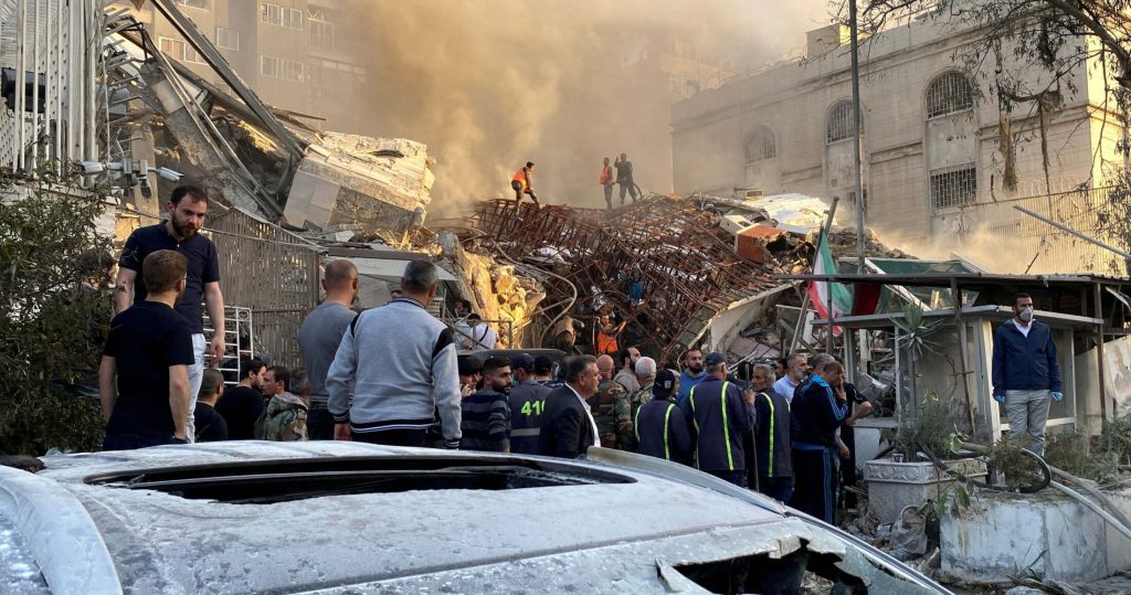 Ισραηλινός βομβαρδισμός στην Δαμασκό: Αυτά είναι τα ονόματα των επτά νεκρών Ιρανών αξιωματούχων (βίντεο)