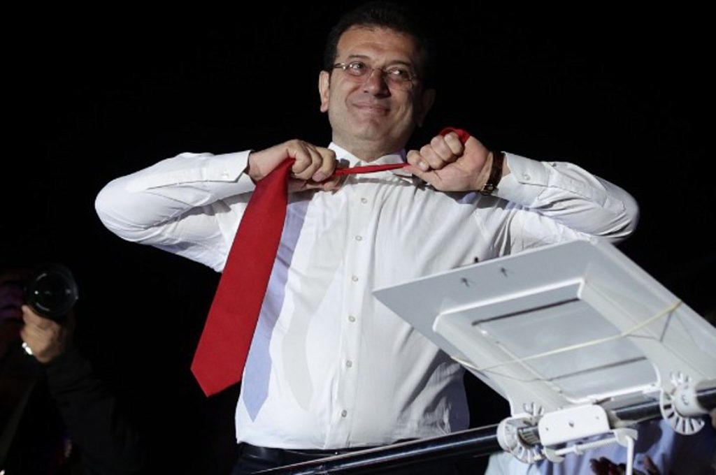 Ο Εκρέμ Ιμάμογλου γιόρτασε τη νίκη του στην Κωνσταντινούπολη χορεύοντας… ποντιακά