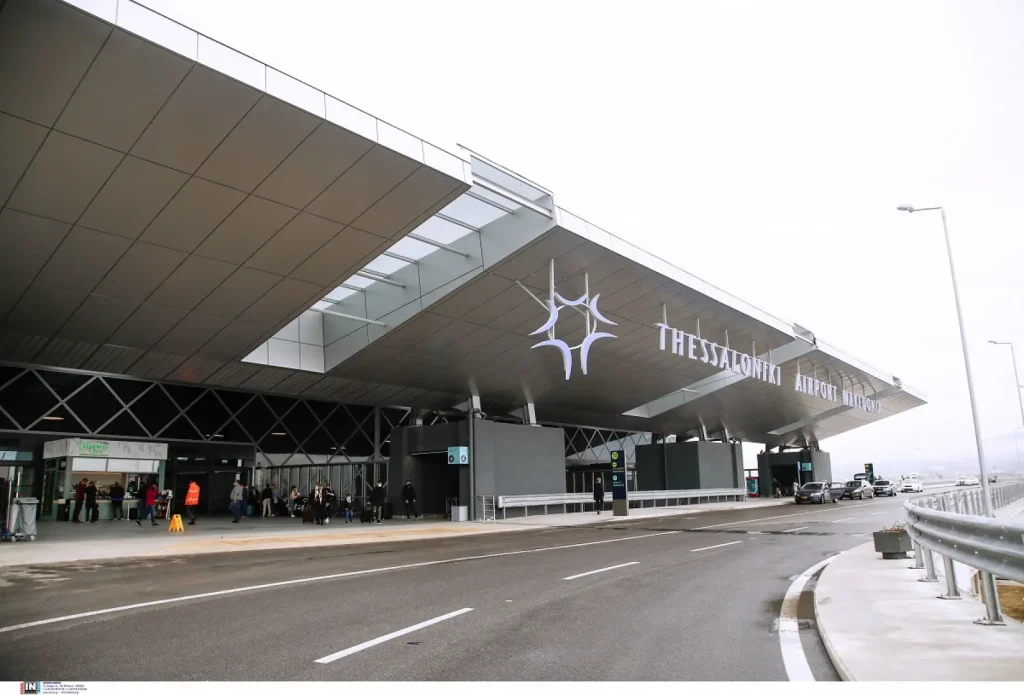 Θεσσαλονίκη: Ομίχλη «σκέπασε» το αεροδρόμιο «Μακεδονία» – Καθυστερήσεις σε πτήσεις (φωτο)