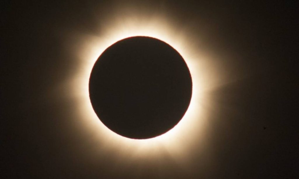 Στις 8 Απριλίου η ολική έκλειψη Ηλίου – Από πού θα είναι ορατή και ποιες οι προειδοποιήσεις των Αρχών