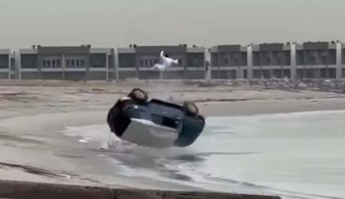 Σοκαριστικό ατύχημα σε παραλία με ένα Toyota FJ Cruiser (βίντεο)