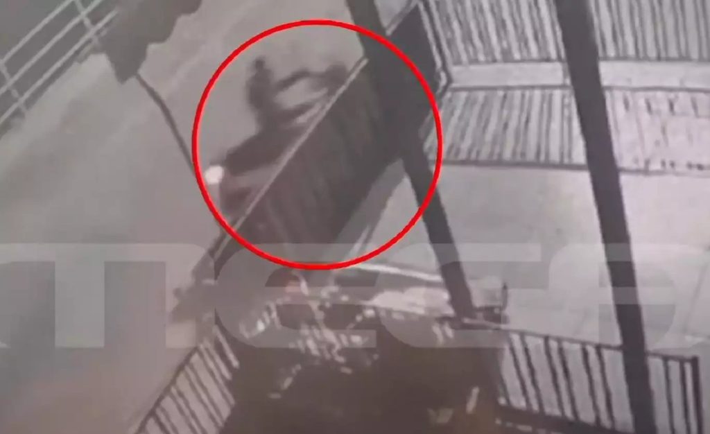 Βίντεο ντοκουμέντο λίγο πριν τη δολοφονία στους Αγίους Αναργύρους – Ο 39χρονος παρακολουθούσε το σπίτι της 28χρονης 